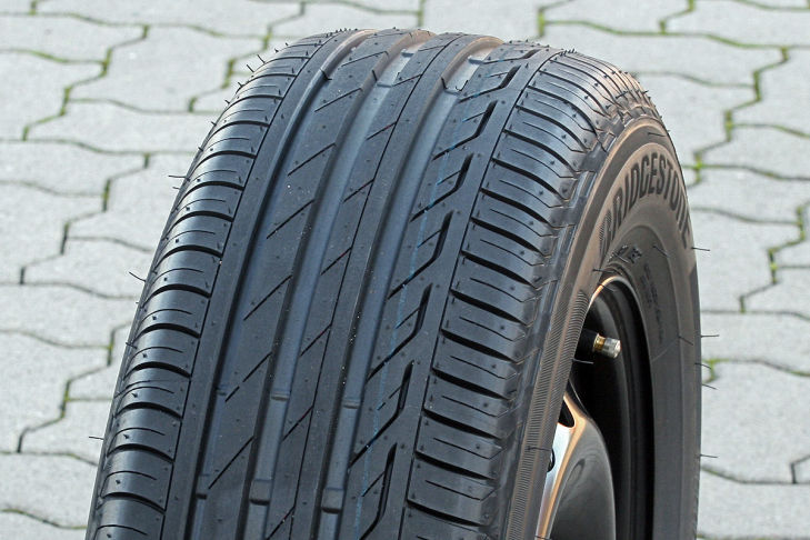 Літні шини Bridgestone Turanza T001 245/45 R18 100W 