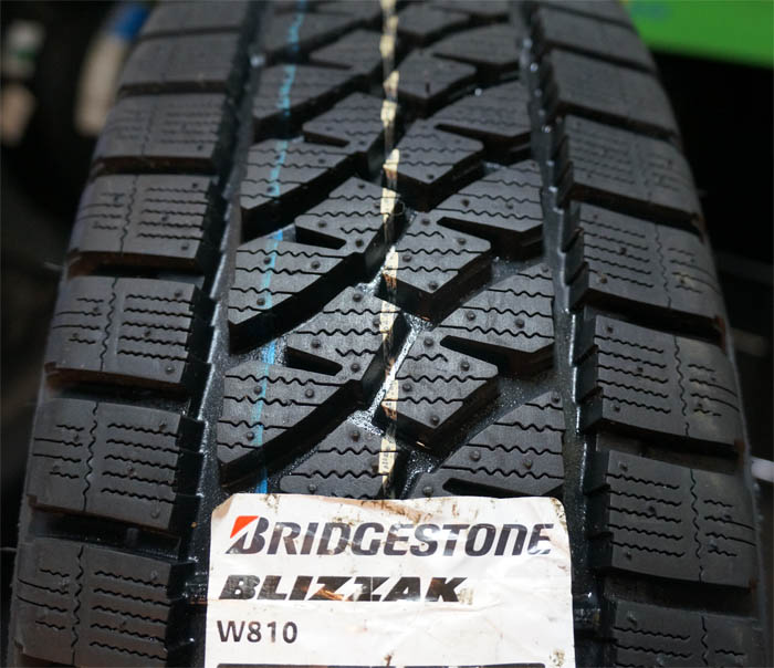 Зимові шини Bridgestone BLIZZAK W810 205/65 R16 107/105T 