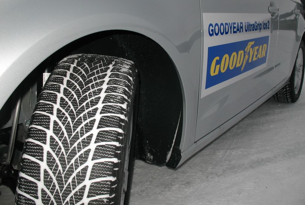 Зимние шины GoodYear Ultra Grip Ice 2 215/55 R17 98T XL 