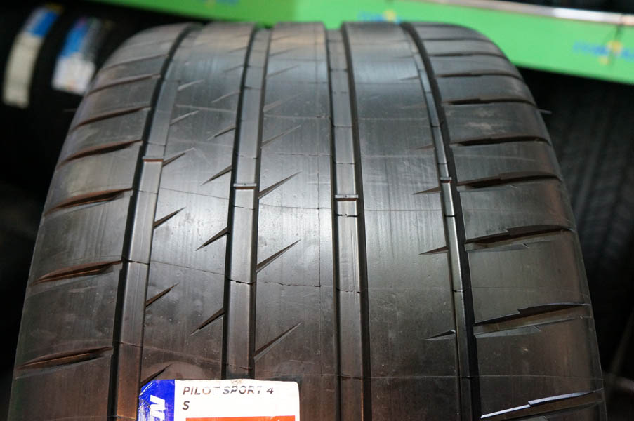 Літні шини Michelin Pilot Sport 4S 245/45 R19 102Y XL *