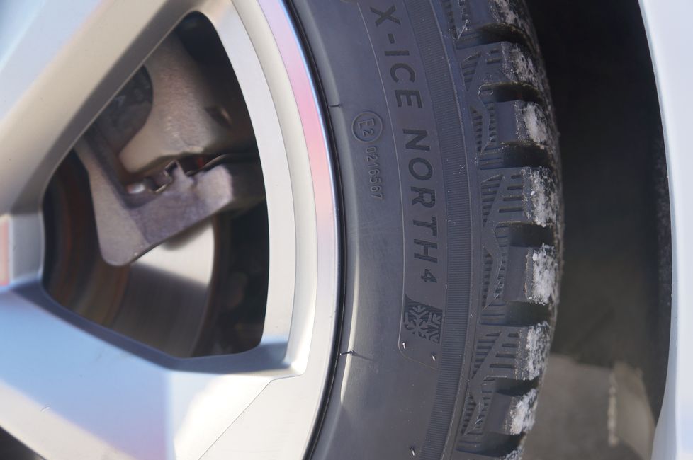 Зимові шини Michelin X-Ice North 4 195/60 R15 92T XL  шип