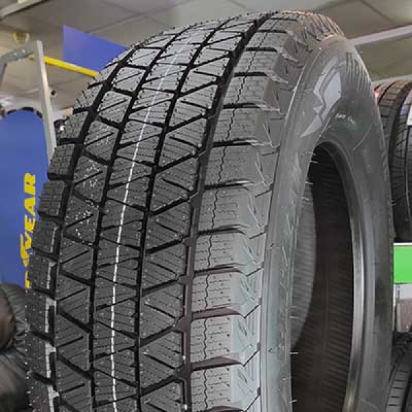 Зимние шины Bridgestone Blizzak DM-V3 235/65 R17 108S XL 