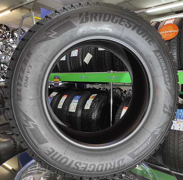 Зимние шины Bridgestone Blizzak DM-V3 215/70 R16 100S 