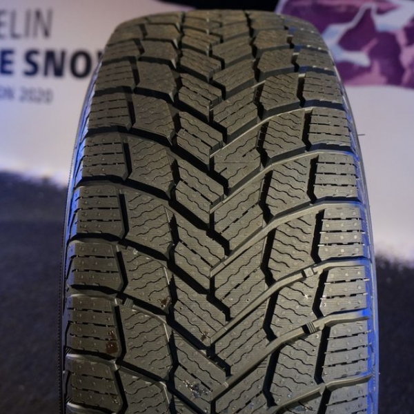 Зимові шини Michelin X-ice Snow 235/55 R17 103H XL 