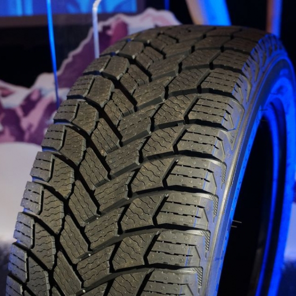 Зимові шини Michelin X-ice Snow 255/45 R18 103H 