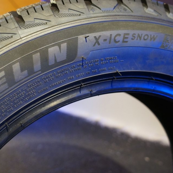 Зимові шини Michelin X-ice Snow 235/45 R17 97H XL 