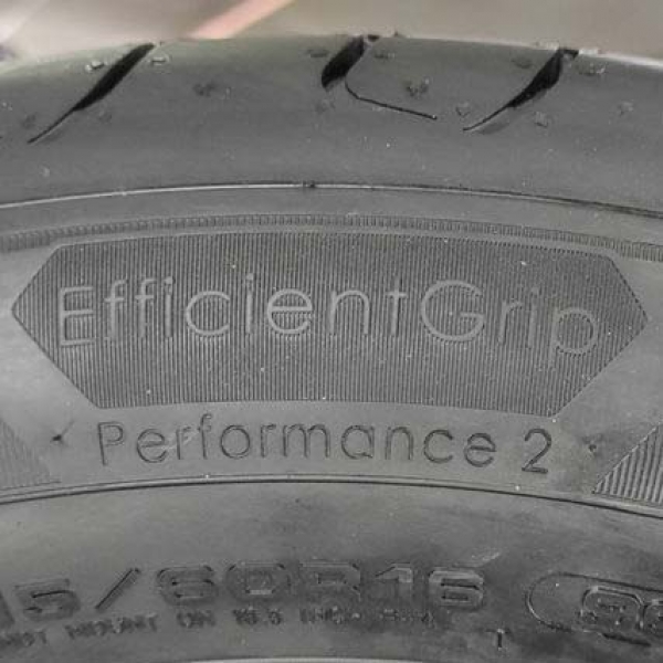 Летние шины GoodYear EfficientGrip Performance 2 215/60 R16 99H XL 