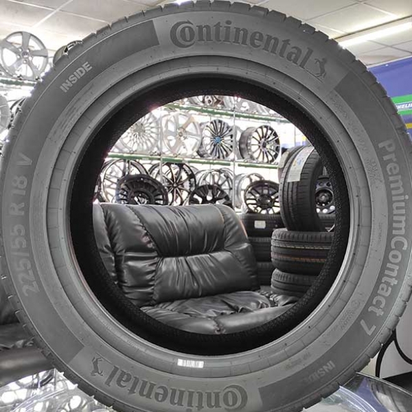 Літні шини Continental PremiumContact 7 245/45 R18 96Y 