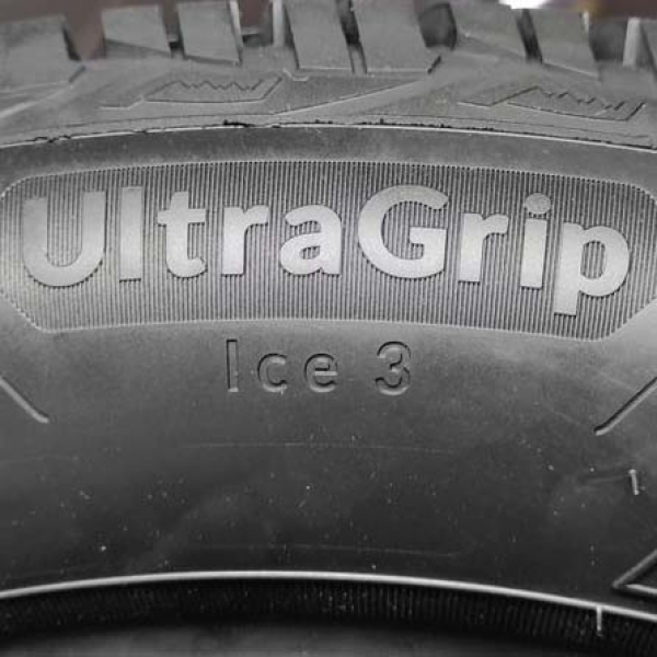 Зимние шины GoodYear UltraGrip Ice 3 215/55 R17 98T XL 